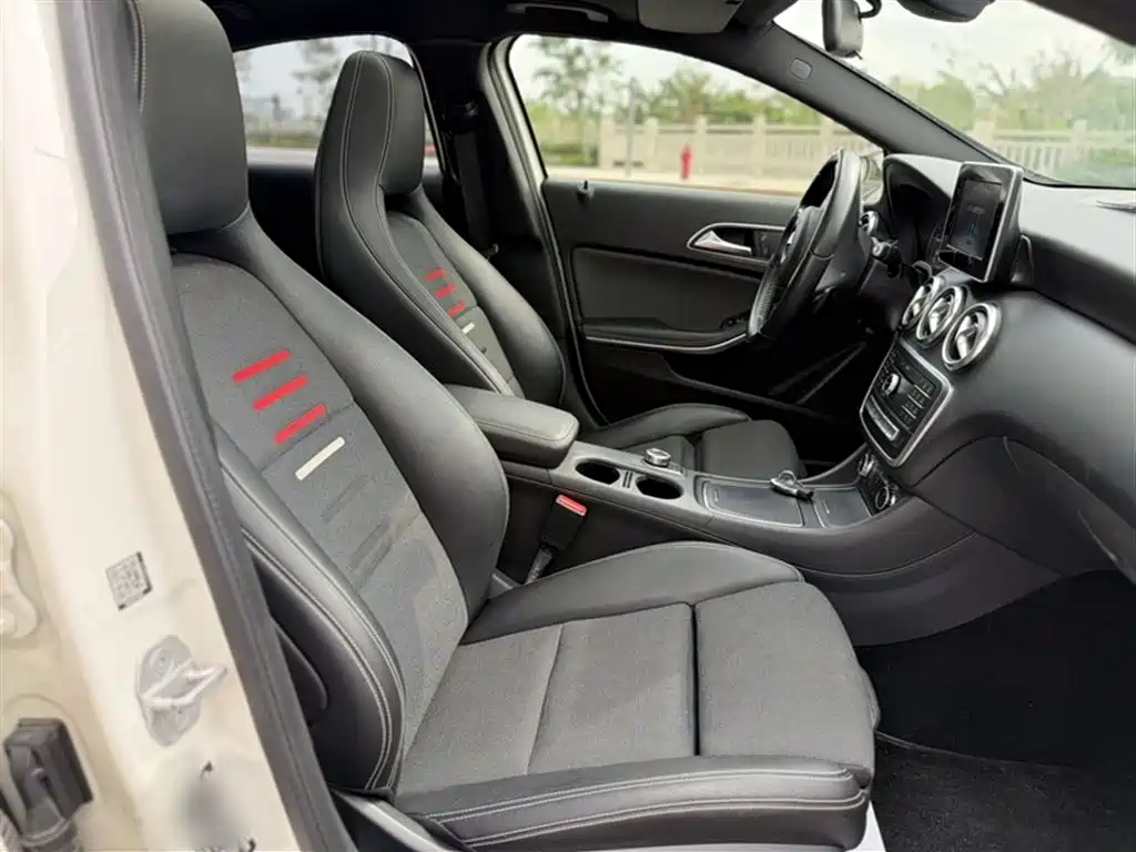 Mercedes-Benz A-Class 2017 — фото 17