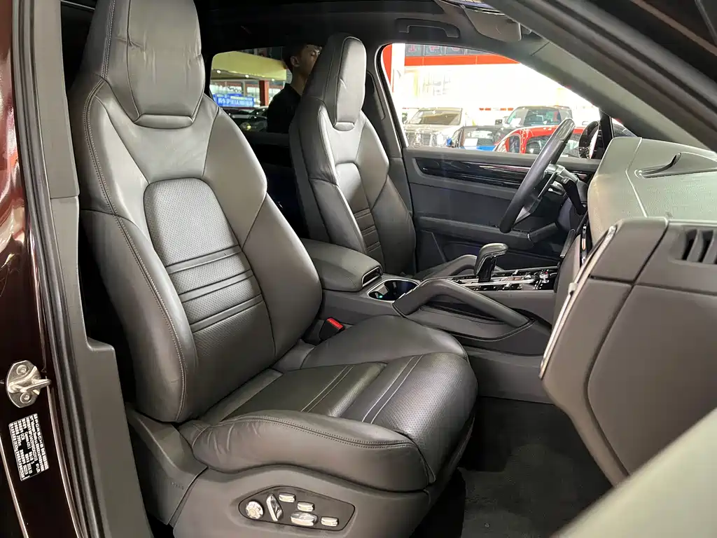 Porsche Cayenne 2019 — фото 16