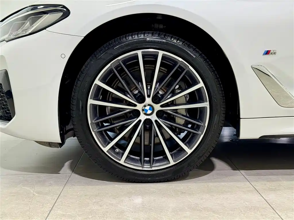 BMW 5 Series 2023 — фото 10