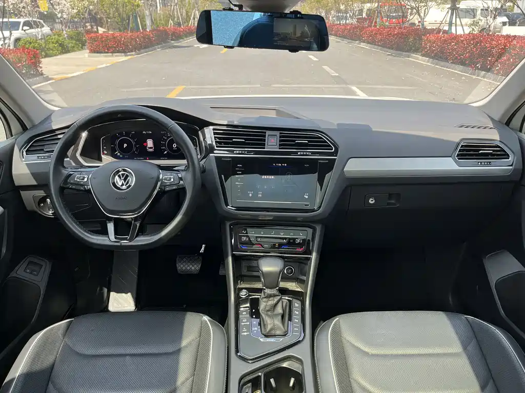 Volkswagen Tiguan L New Energy 2021 — фото 15