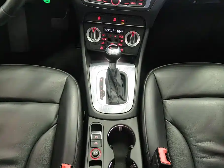 Audi Q3 2016 — фото 16
