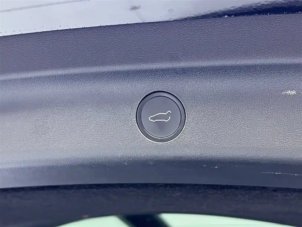Tesla Model Y 2022 — фото 10