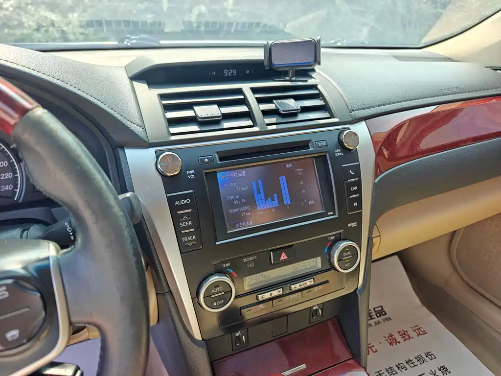 Toyota Camry 2014 — фото 18