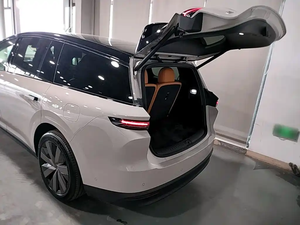 Li Auto i8 2025 — фото 19