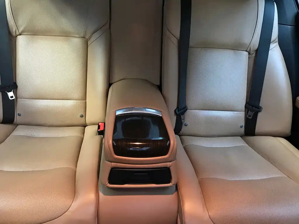 BMW 7 Series 2012 — фото 26