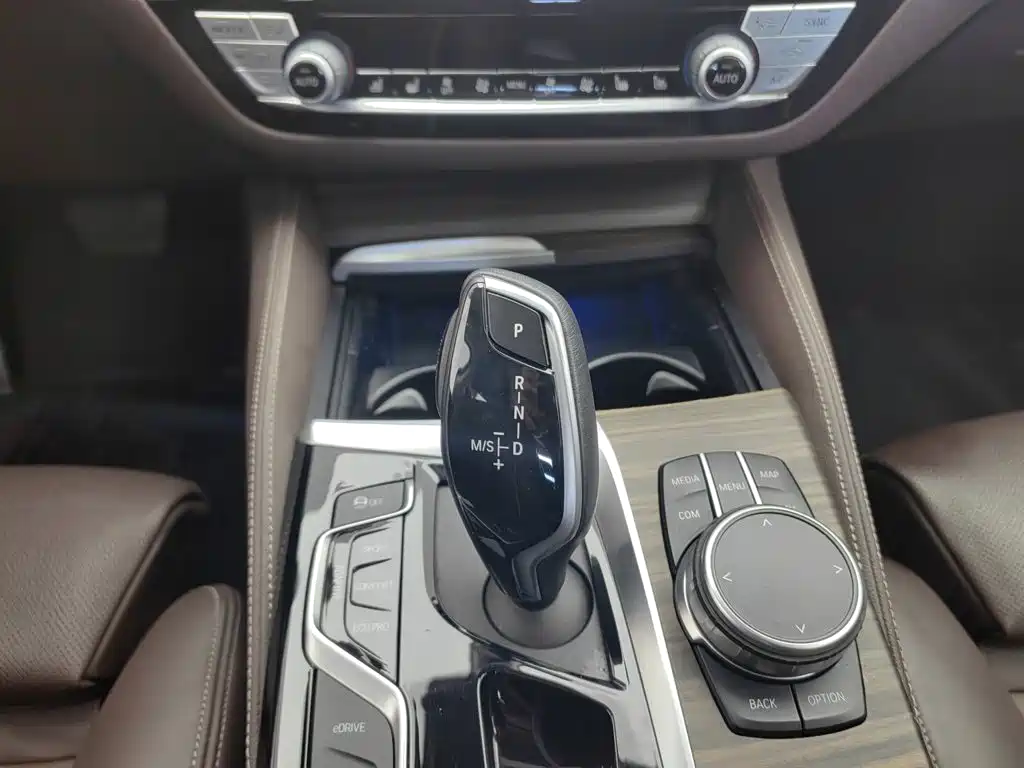 BMW 5 Series New Energy 2019 — фото 13