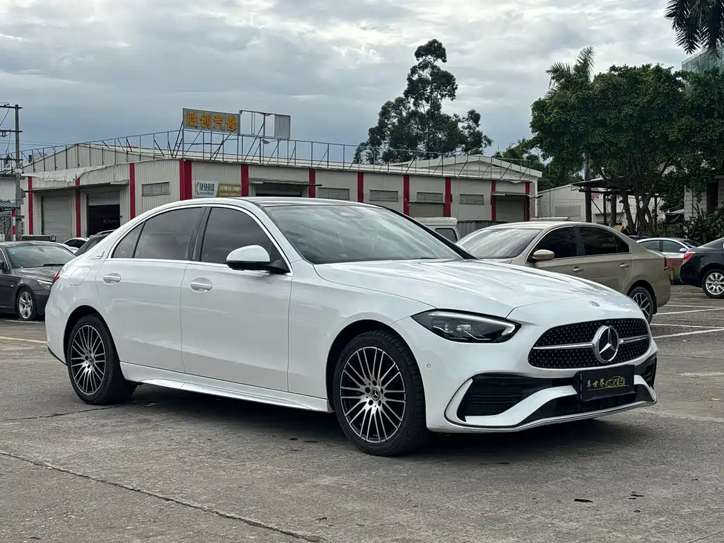 Mercedes-Benz C-Class 2023 — фото 3