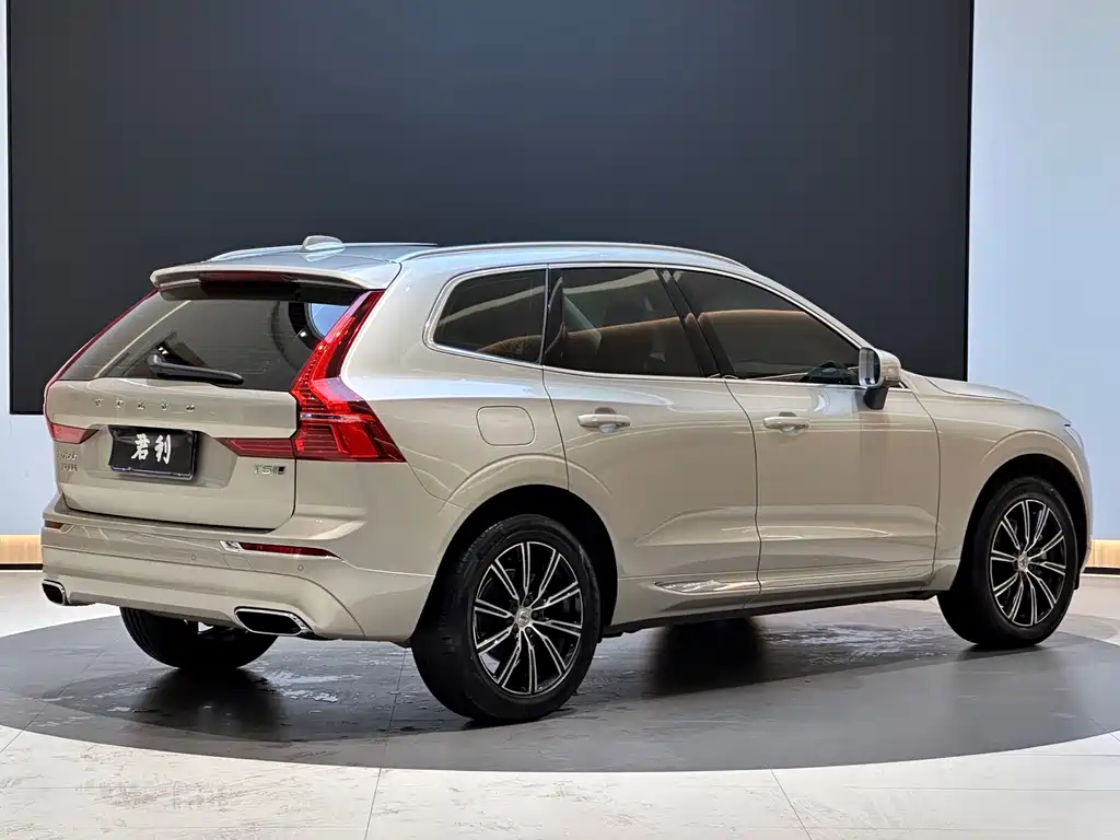 Volvo XC60 2019 — фото 2