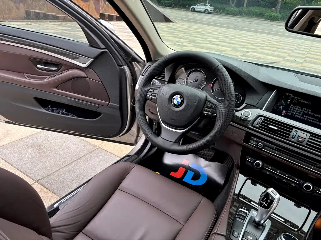 BMW 5 Series 2014 — фото 23