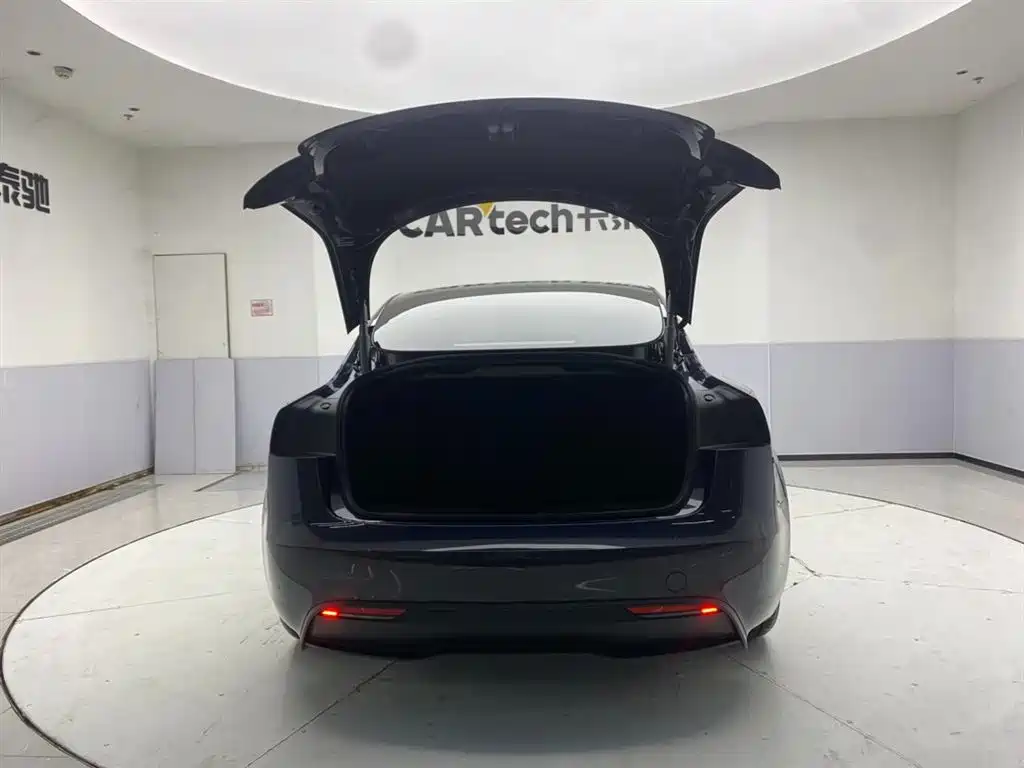 Tesla Model 3 2025 — фото 29