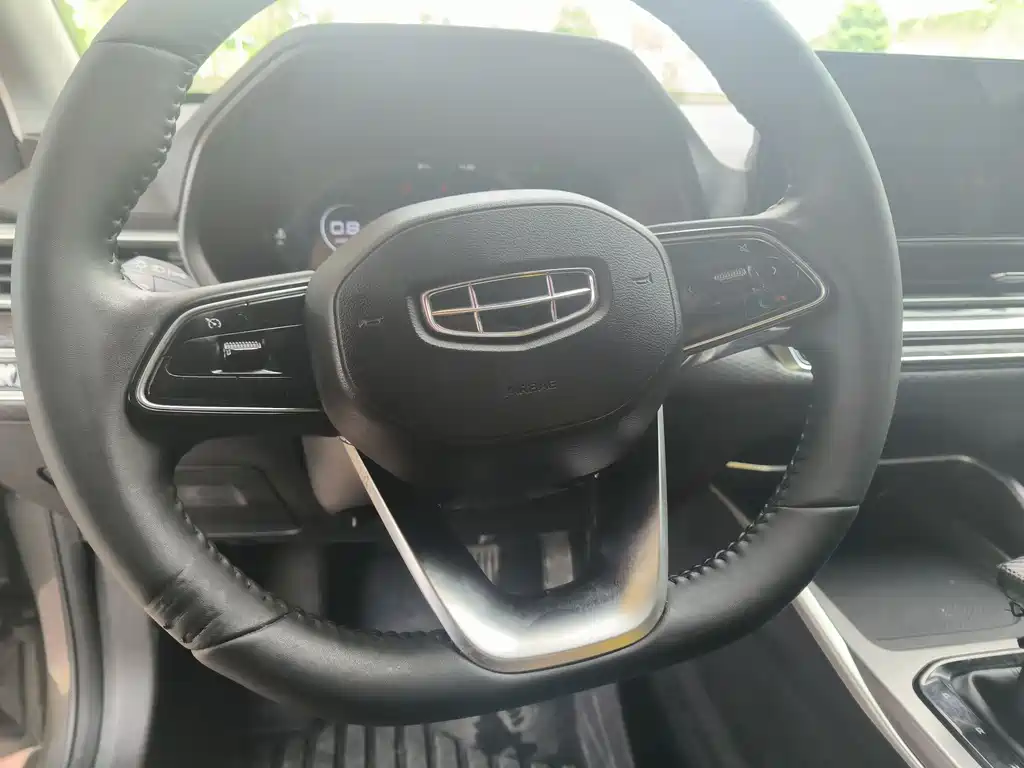Geely Emgrand 2022