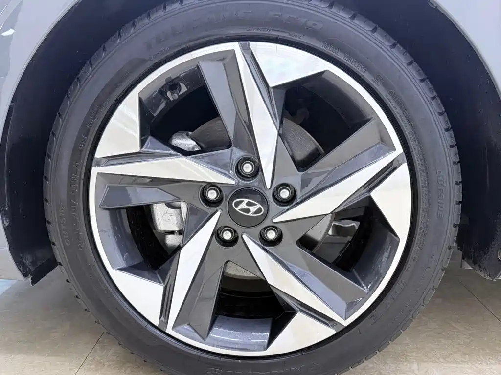 Hyundai Elantra 2023 — фото 23
