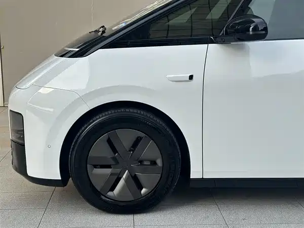 Li Auto MEGA 2025