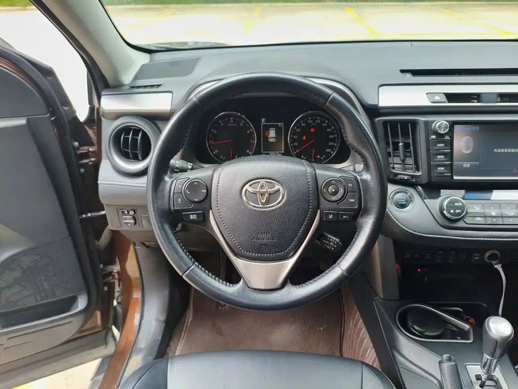 Toyota RAV4 2018 — фото 11