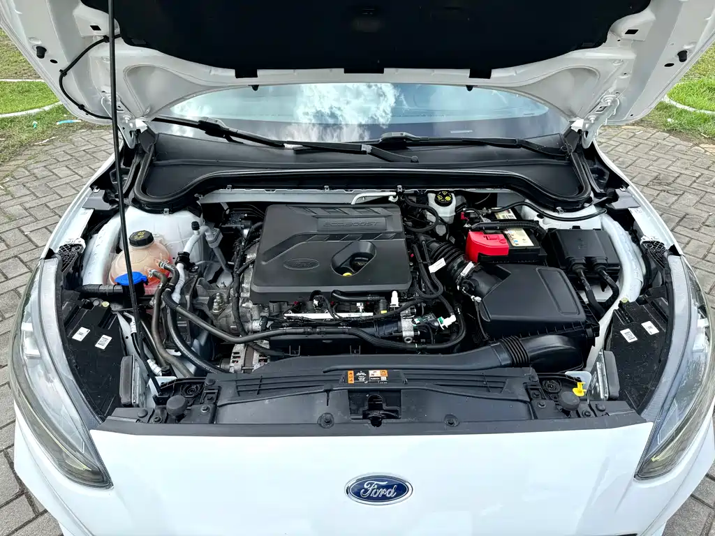 Ford Focus 2021 — фото 16