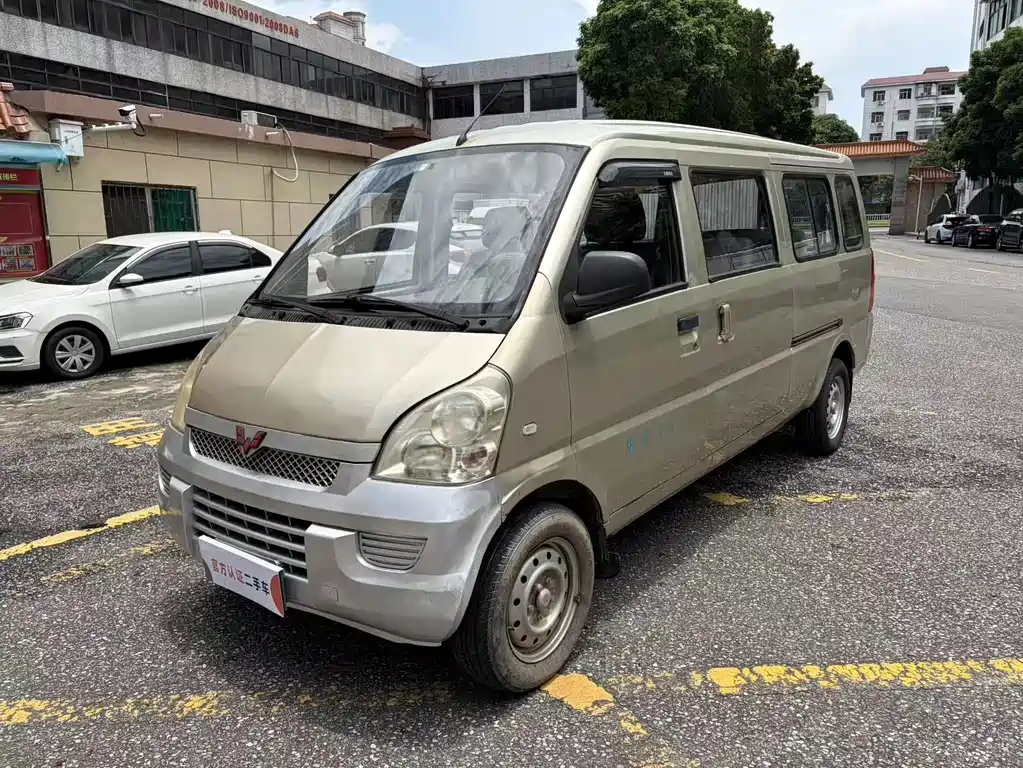 Wuling Rongguang 2012