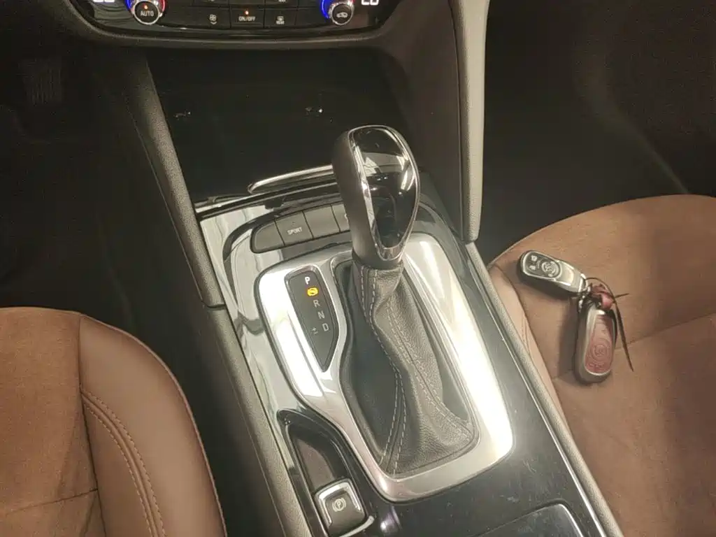 Buick Regal 2019 — фото 14