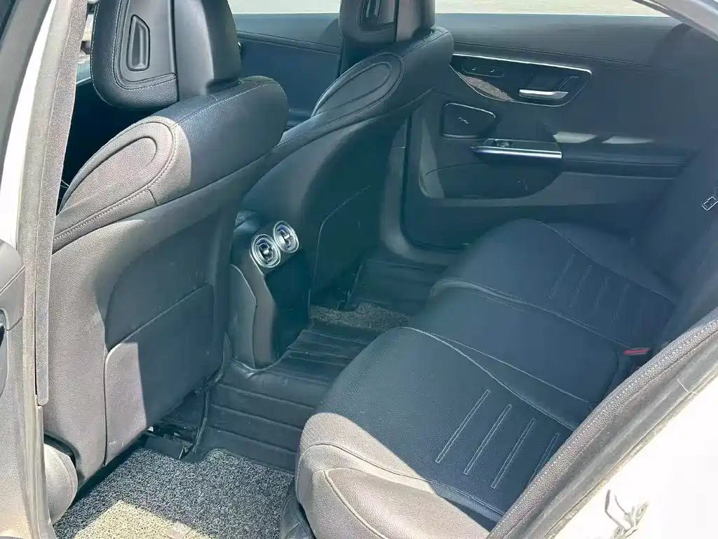 Mercedes-Benz C-Class 2023 — фото 6