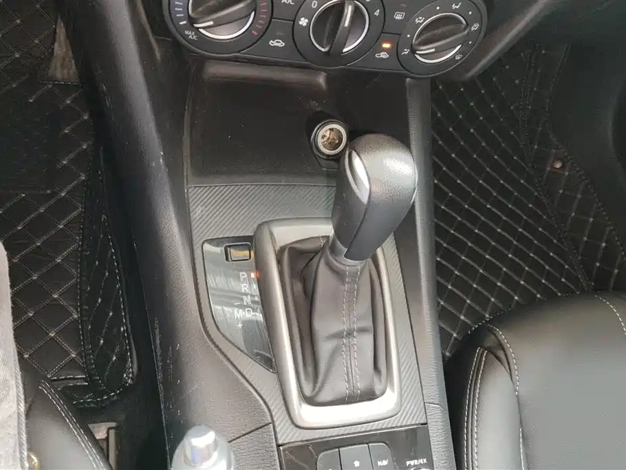 Mazda 3 Axela 2017 — фото 16