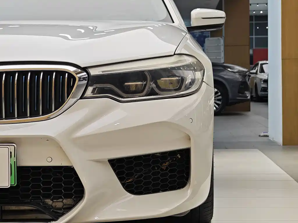 BMW 5 Series New Energy 2018 — фото 2