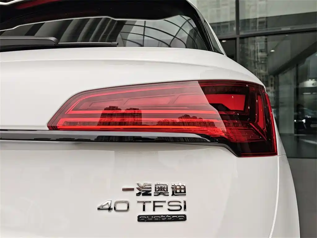 Audi Q5L 2024 — фото 13