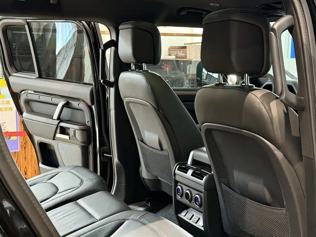 Land Rover Defender 2024 — фото 14