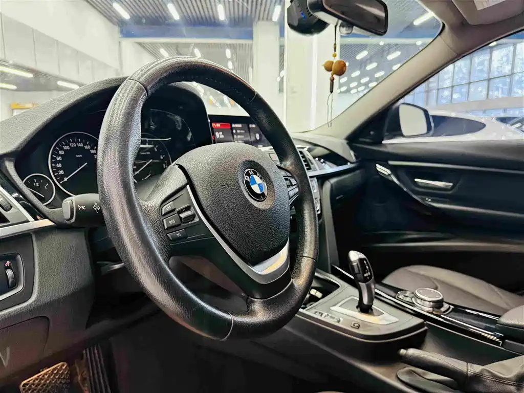 BMW 3 Series 2017 — фото 13