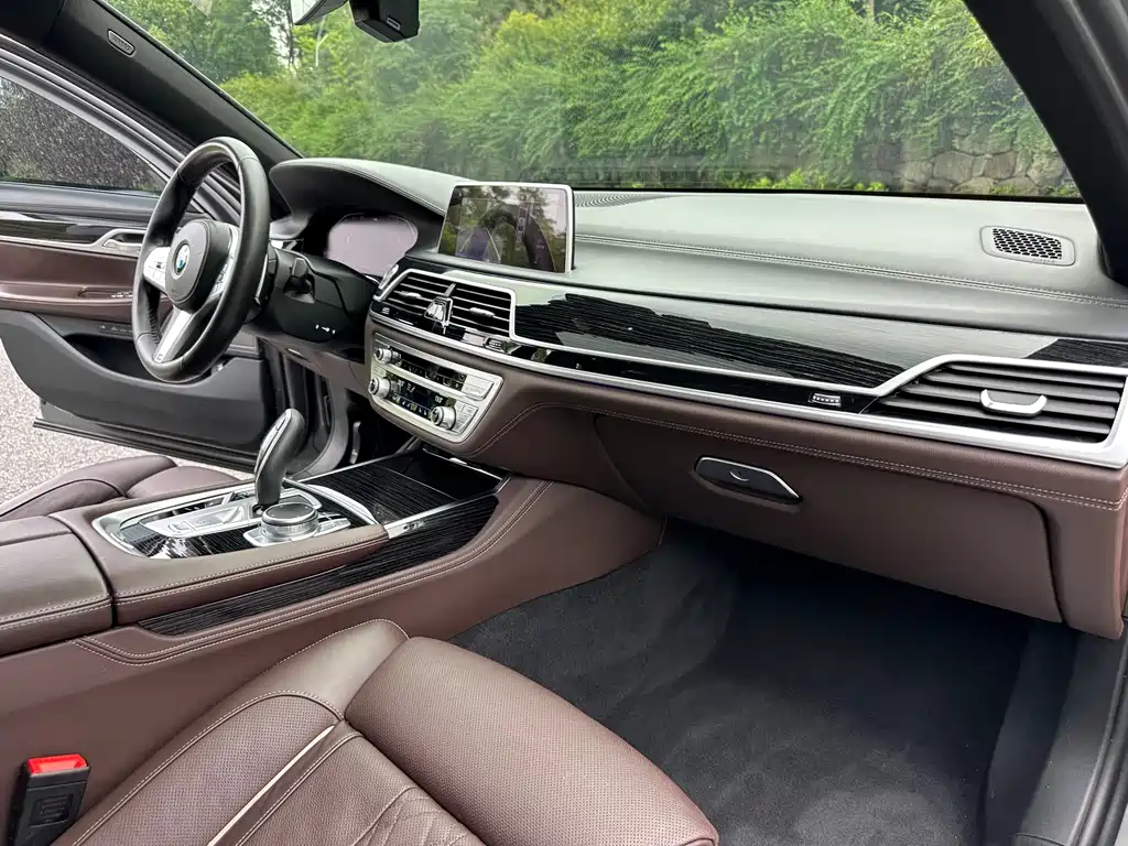 BMW 7 Series 2021 — фото 17