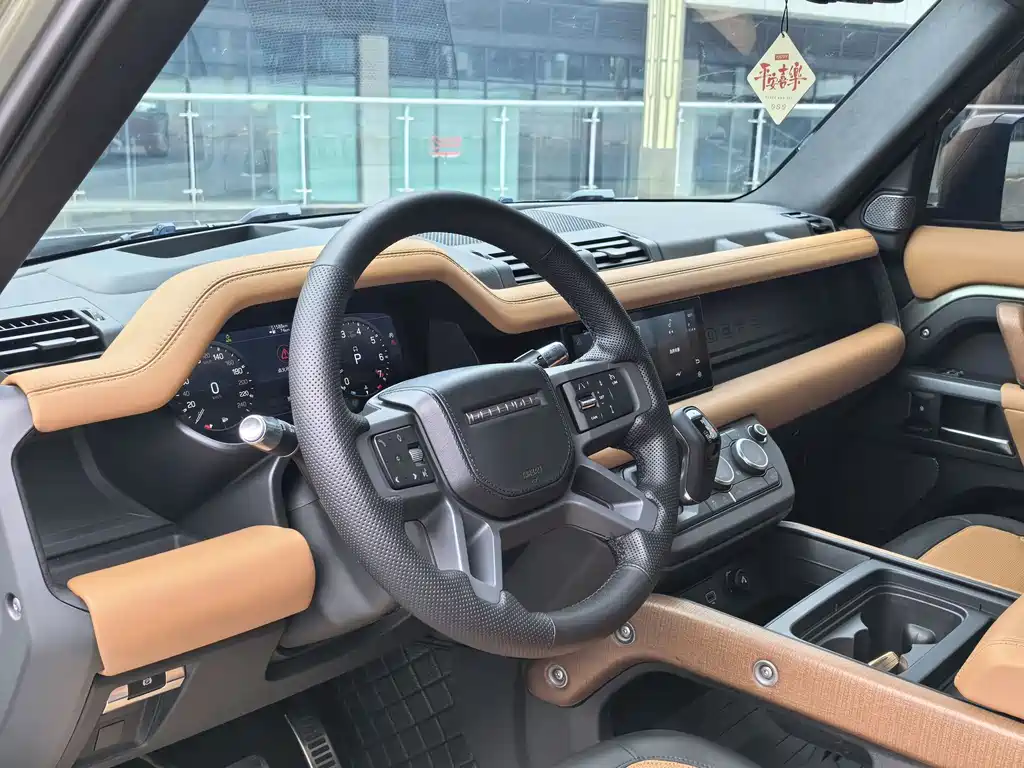 Land Rover Defender 2021