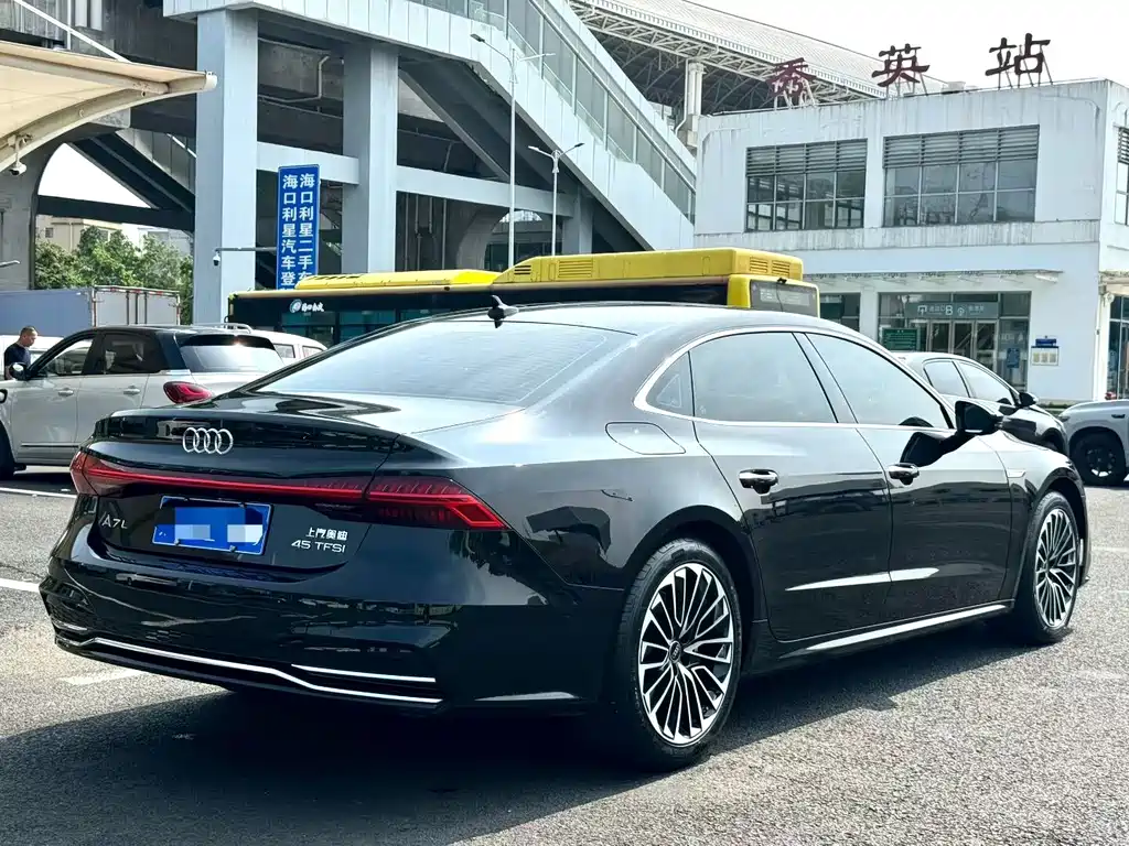 Audi A7L 2025 — фото 7