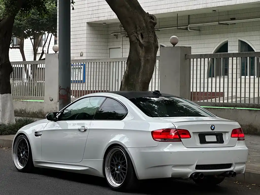 BMW M3 2009 — фото 3