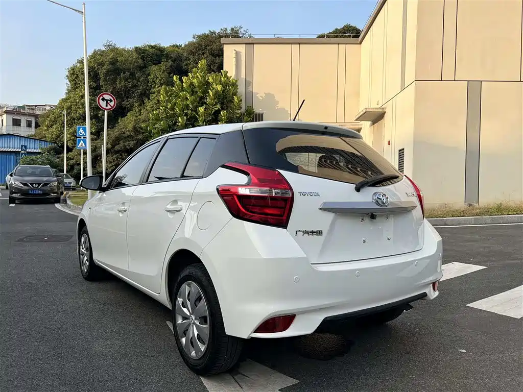 Toyota Yaris L 2019 — фото 3