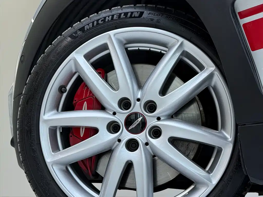MINI JCW CLUBMAN 2018 — фото 9