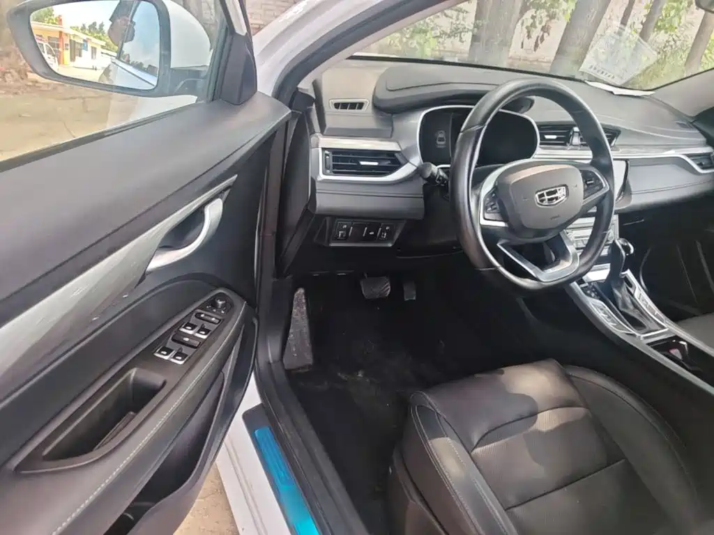 Geely Emgrand 2020 — фото 16