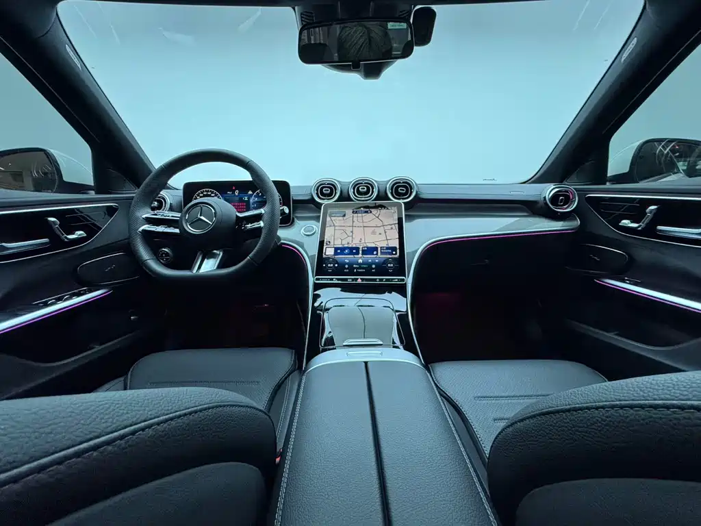Mercedes-Benz C-Class 2025 — фото 10