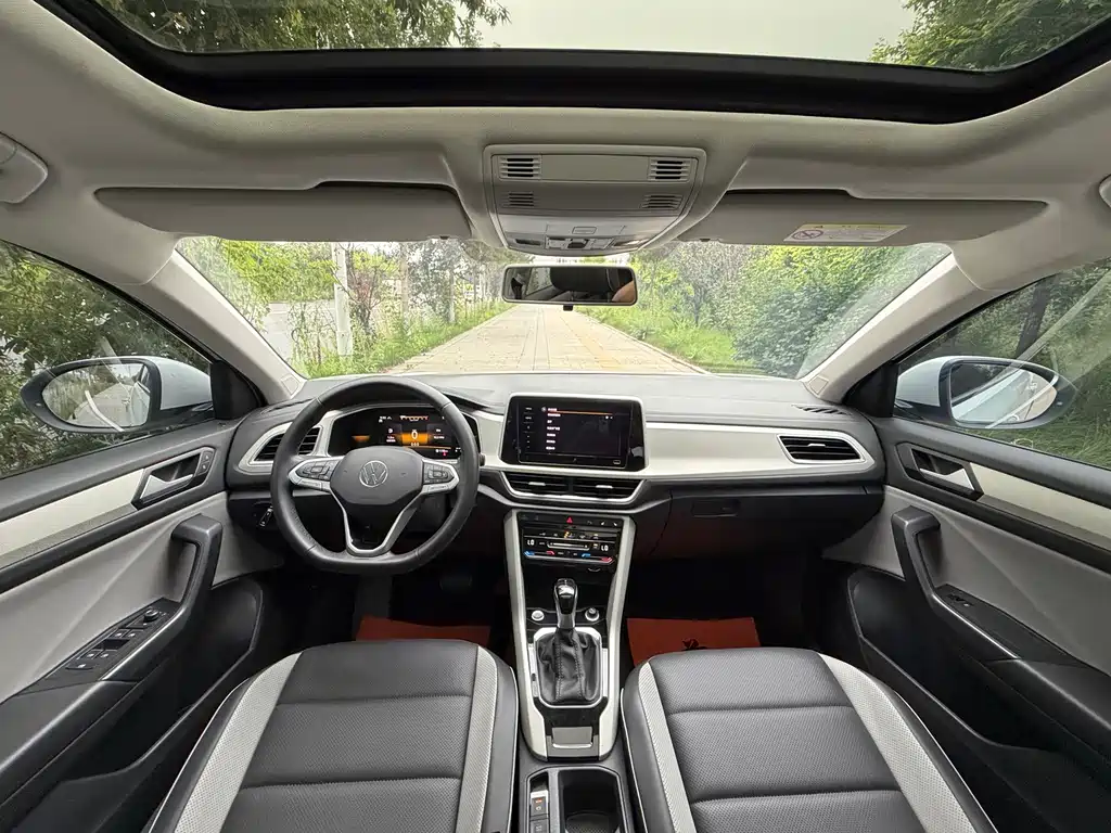 Volkswagen T-Roc 2023 — фото 10