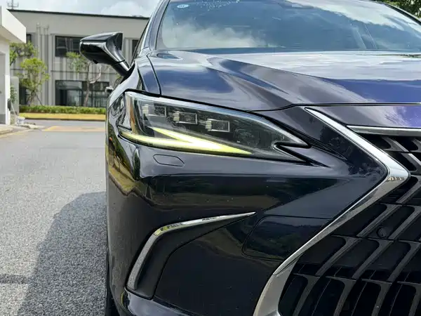 Lexus ES 2021