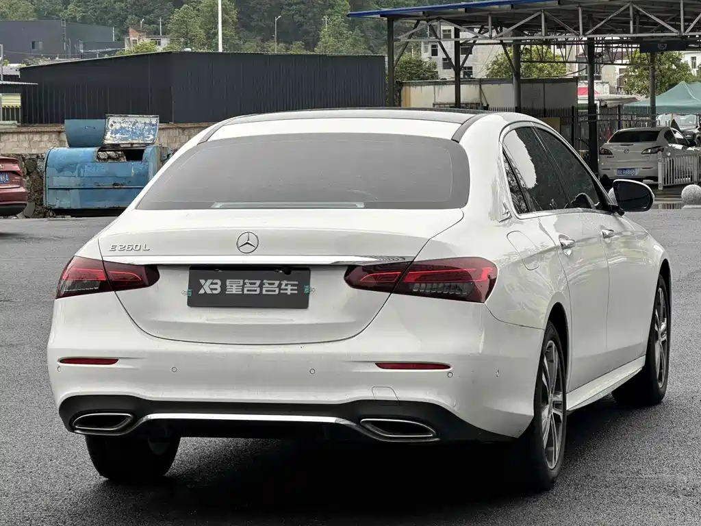 Mercedes-Benz E-Class 2023 — фото 9
