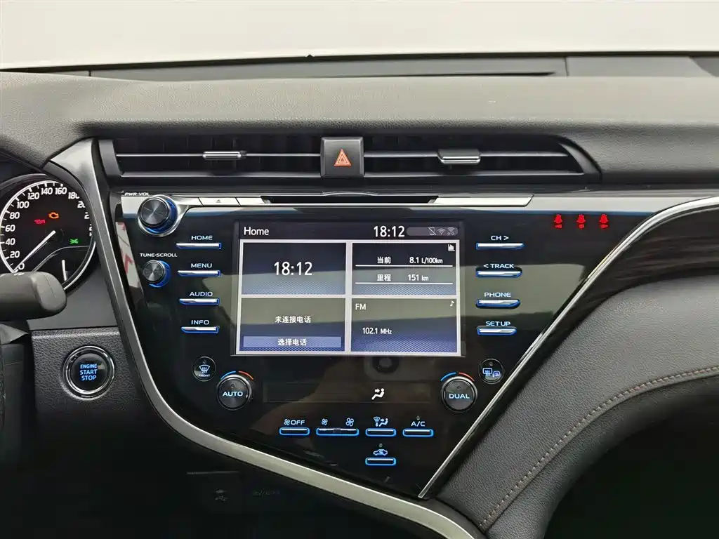 Toyota Camry 2018 — фото 12