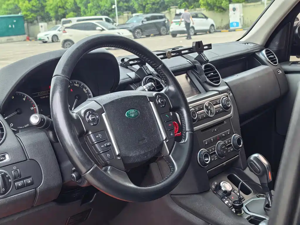 Land Rover Discovery 2012 — фото 11