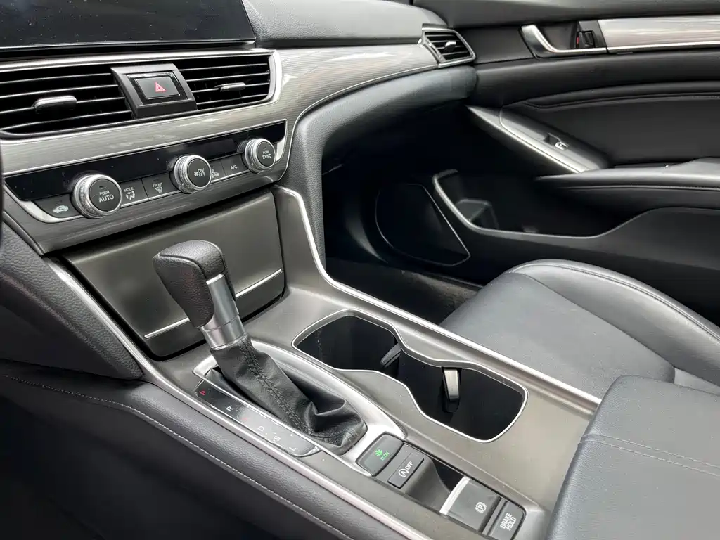 Honda Accord 2022 — фото 11