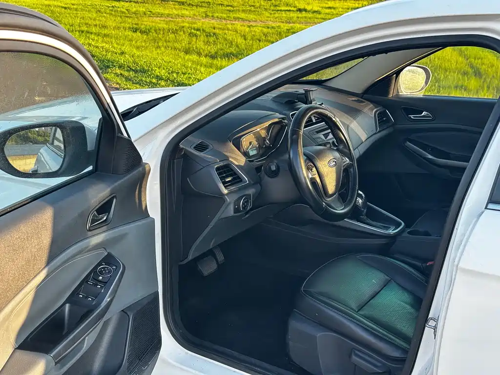 Ford Escort 2015