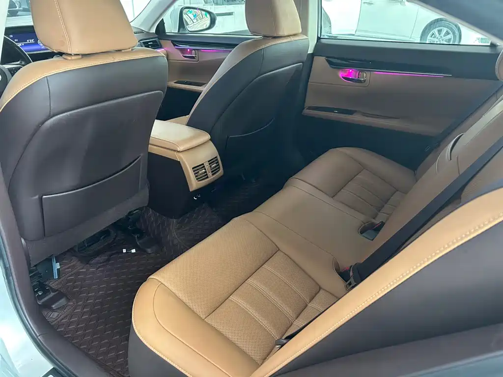 Lexus ES 2017 — фото 16