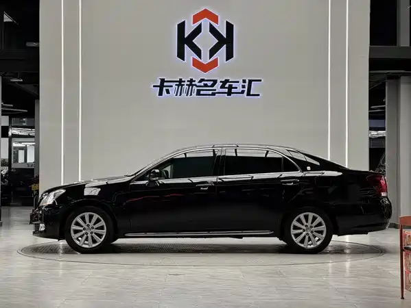 Toyota Crown 2011