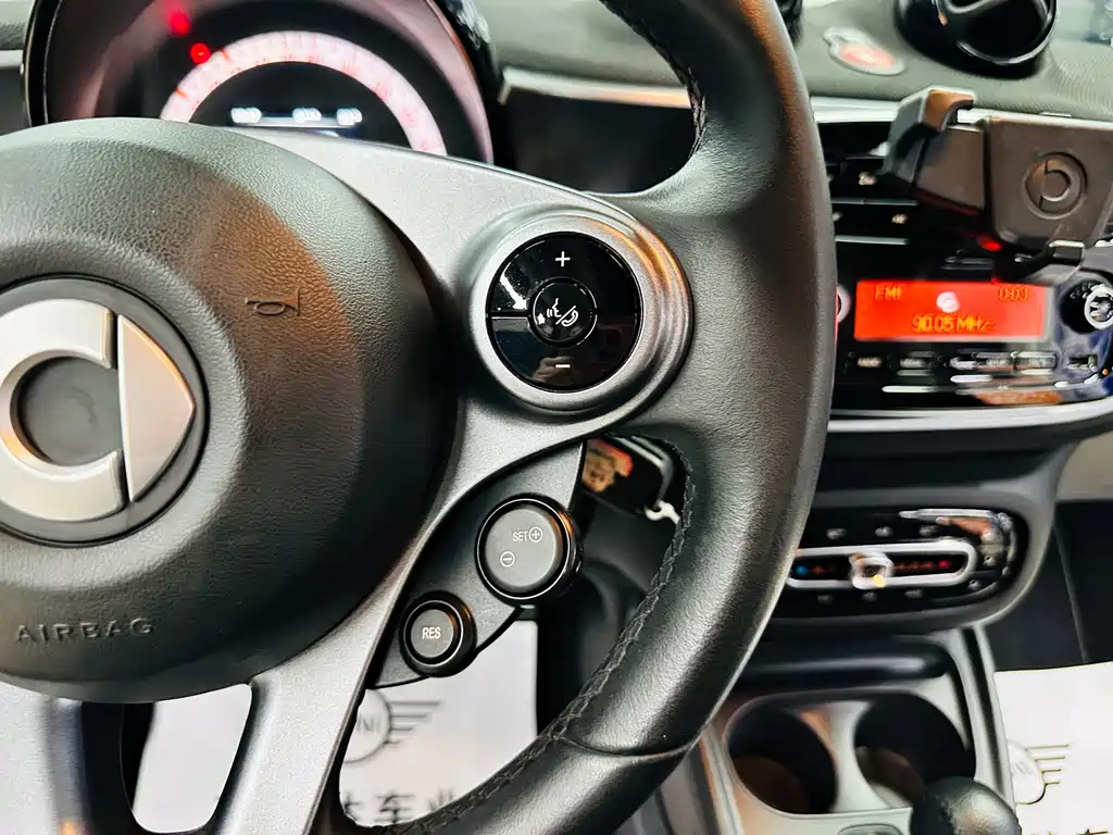 smart Fortwo 2018 — фото 33