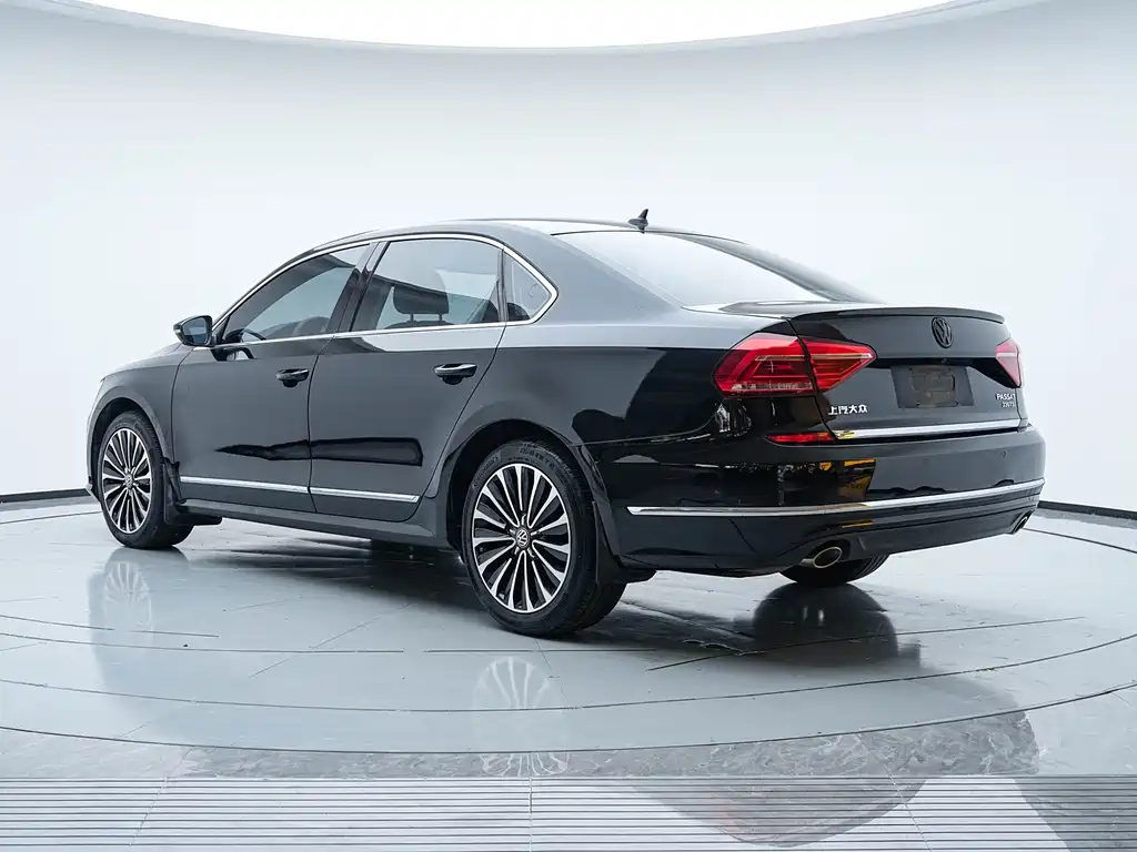 Volkswagen Passat 2017 — фото 23