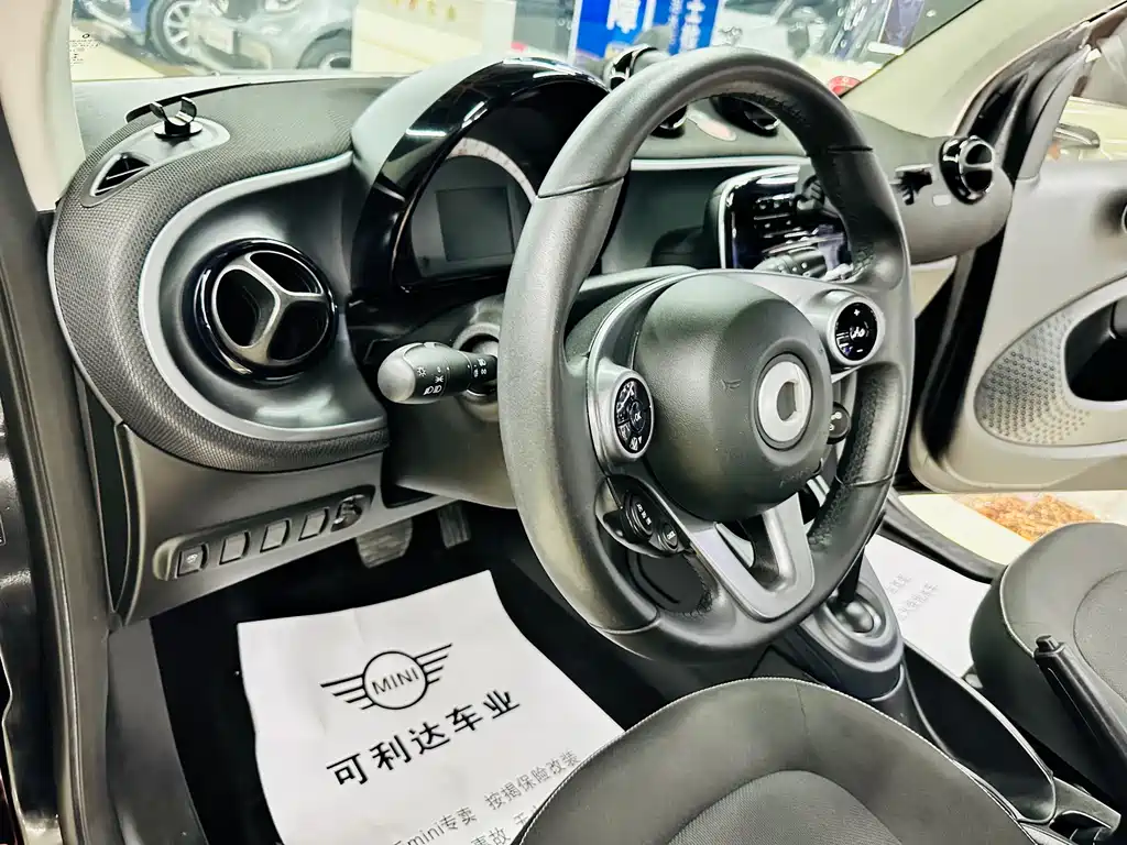 smart Fortwo 2018 — фото 18