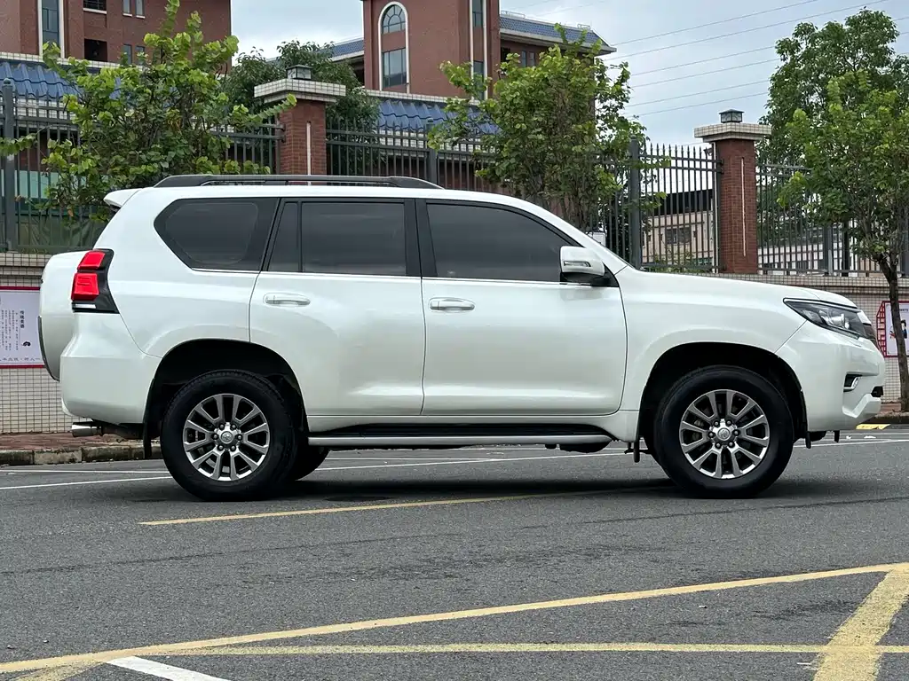 Toyota Prado 2018 — фото 7