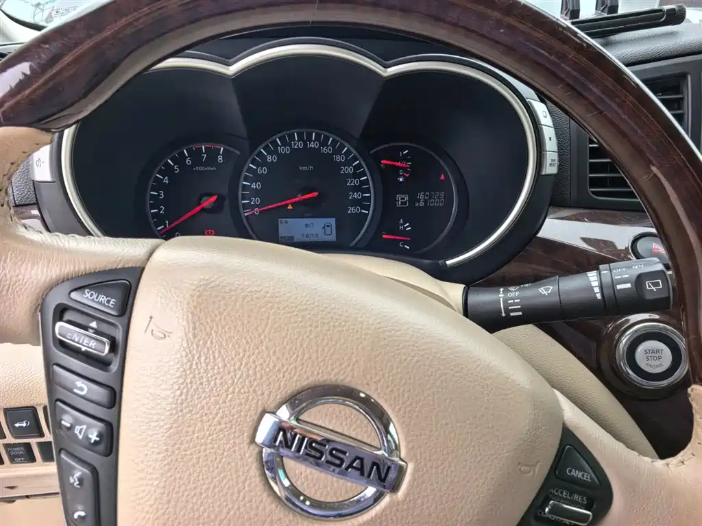 Nissan Quest 2017 — фото 15