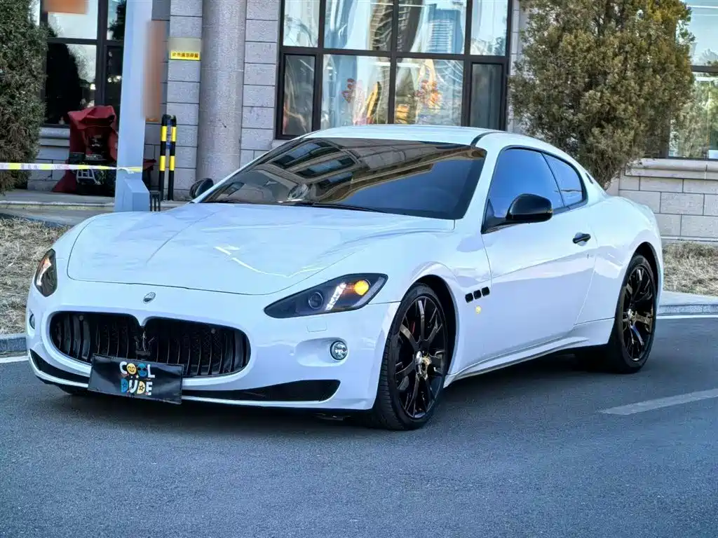 Maserati GranTurismo 2014 — фото 2